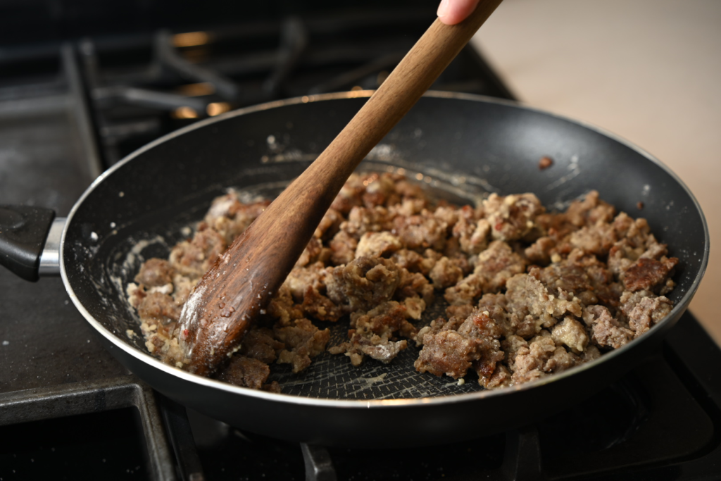 Browned sausage with flour