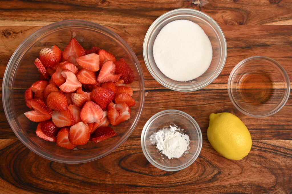 homemade fresh strawberry sauce ingredients